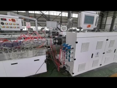 Machine de fabrication de profilés de fenêtres et de portes en PVC
