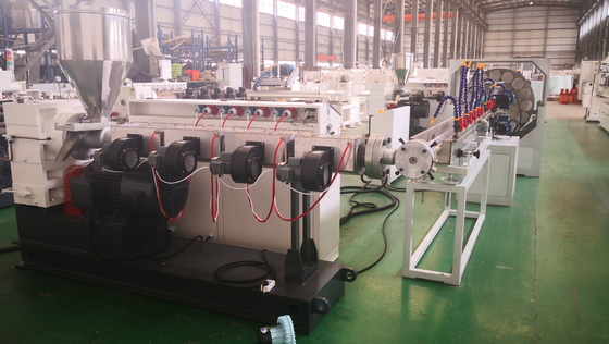acheter 10-38 mm Machine de tuyau renforcé de fibre de PVC Deux couches de PVC souple et une couche de fibre online manufacture