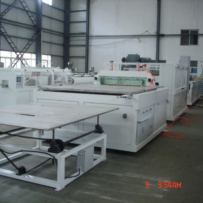 acheter Ligne de production d' extrusion de porte en WPC, machine de fabrication de panneaux de porte composite en bois et plastique en PVC online manufacture