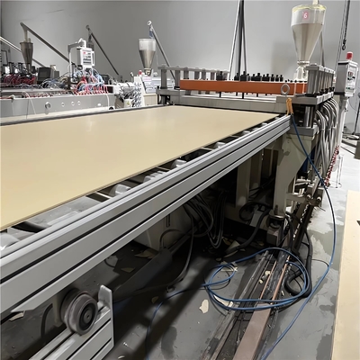 acheter Shenzhen HYPET 1220mm Width Plastic PVC Foam Board Extrusion Production Line PVC WPC Foam Board Panel Making Machine online manufacture