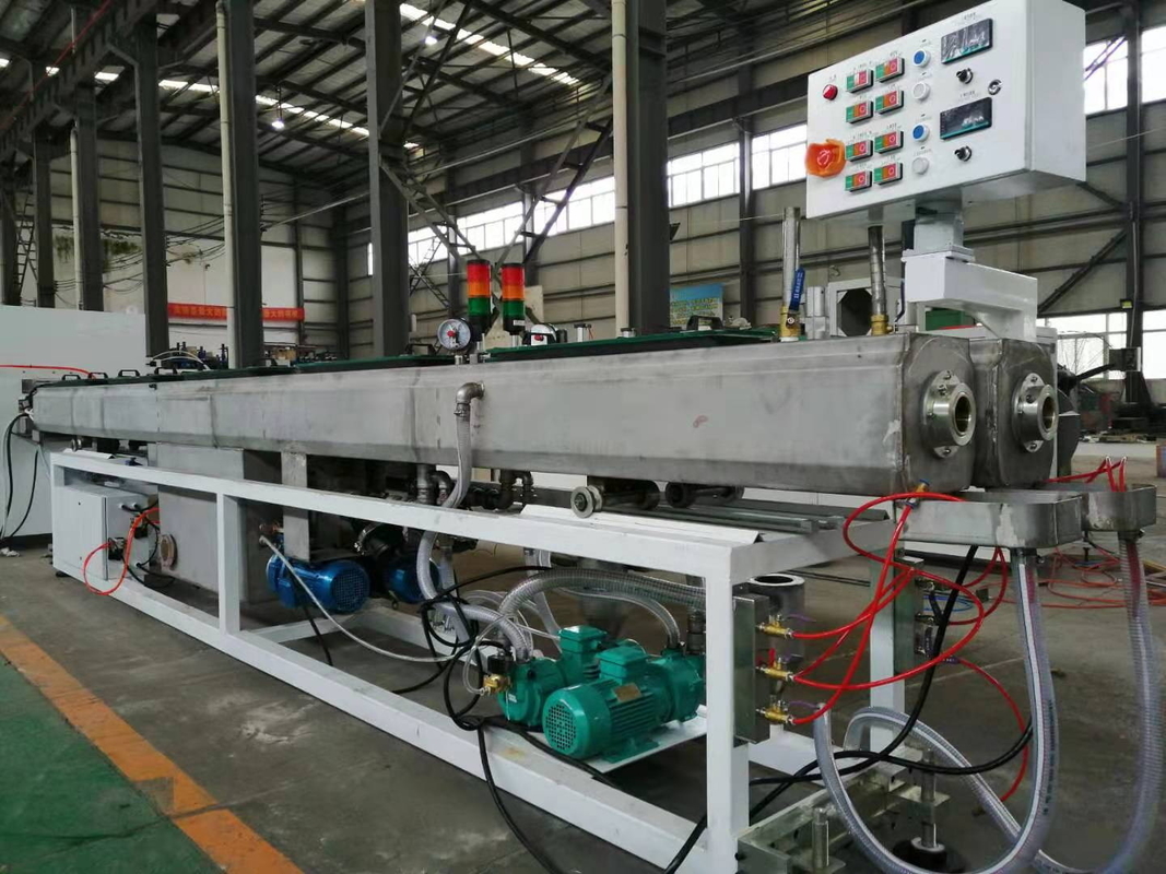 Ligne d'extrusion de tuyaux de câbles à conduits en PVC CPVC UPVC à haute efficacité de 20 à 63 mm avec ZS65/132