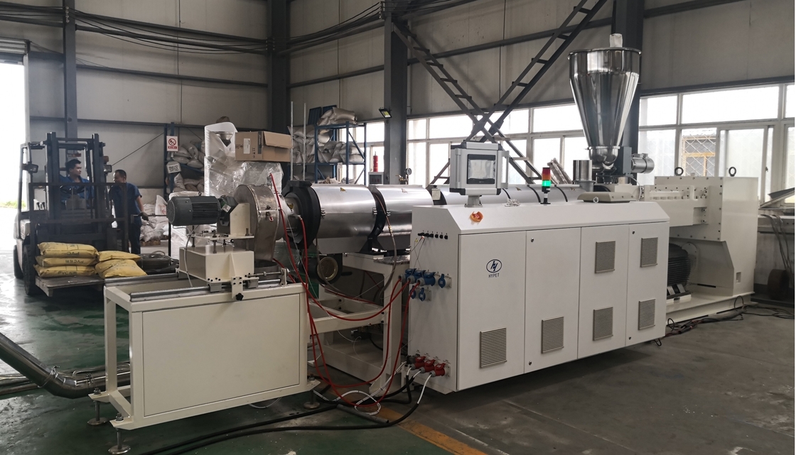 Extrudeuse à double vis parallèle avec réducteur intergral contre rotation de la machine de fabrication de granulés de tuyaux en PVC HYPS67/27
