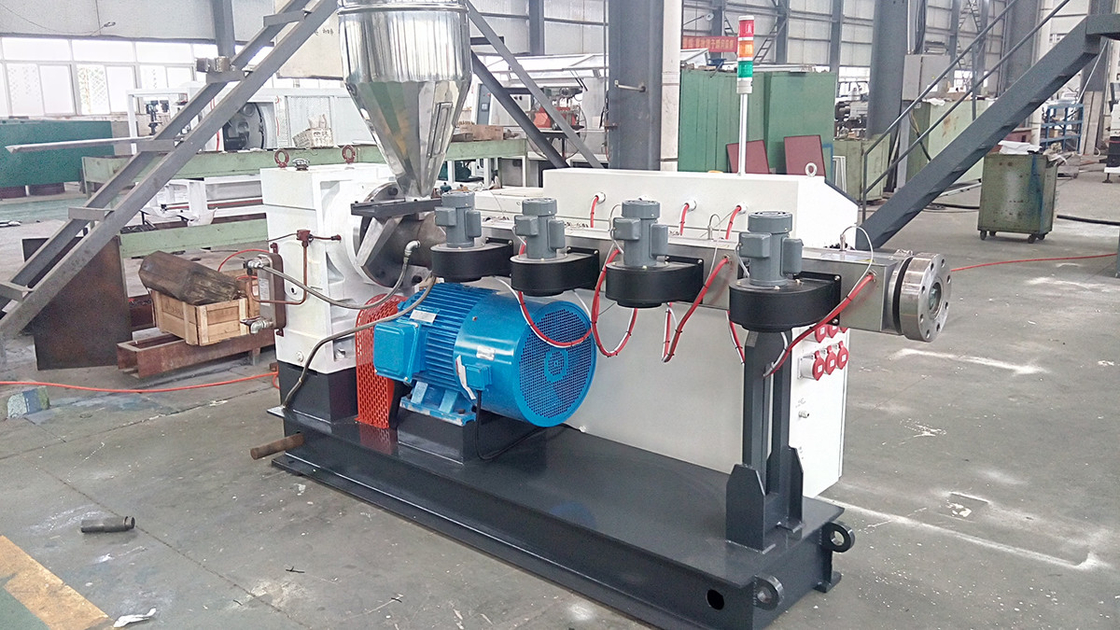 Extrudeuse à trois couches de haute précision HYSJ65/38 PE PERT pour tuyaux en polyéthylène HDPE