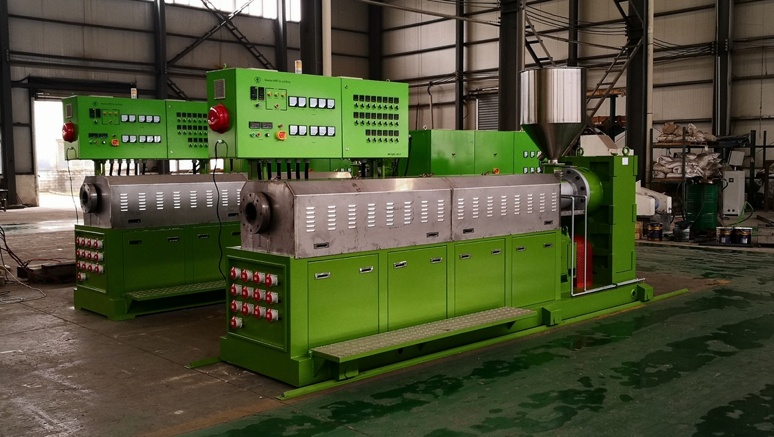 Nouveau modèle SJ120/30 90kw extrusion Tpu couleur Masterbatch pellets profil scellant souple bande de scellant en PVC vis unique