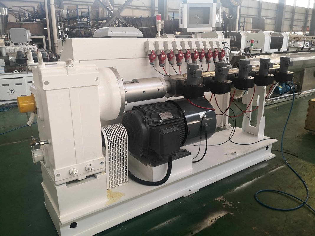 Machine à extruder en plastique à vis unique SJ150/30 160kw avec une puissance de 450 kg/h