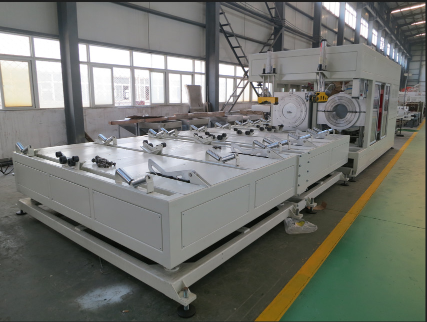 Machine de sonnage de tuyaux en PVC à quatre stations / à double cavité / à tête unique pour les types U et R