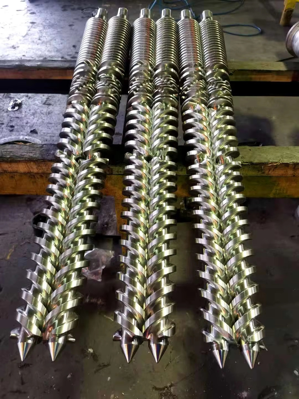 Extrudeuse en plastique à double vis conique / à double vis bi-métallique