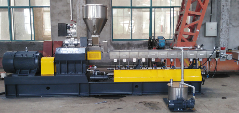 Machine de pelletizing de PET de grande capacité de recyclage de PVC extrudeuse à double vis à eau de rinçage des brins de pelletizing ligne