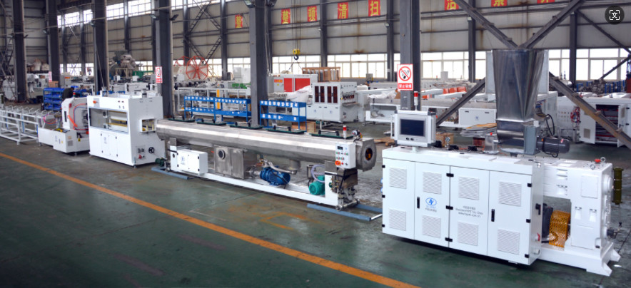 Opération efficace à grande vitesse 3''- 6'''PVC ligne de production de tuyaux avec HYZS80/156 extrudeuse à double vis conique