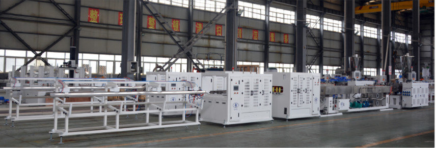 Ligne de production de tubes en PVC de 1 à 6 pouces avec extrudeuse à double vis conique HYZS65/132 avec moteur de 45 kW et sortie de 420 kg/h