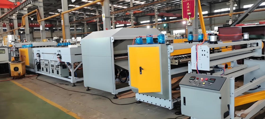 1400 / 1800 mm PP machine à grille creuse de carton PP ligne d'extrusion de traitement du plastique creuse de carton