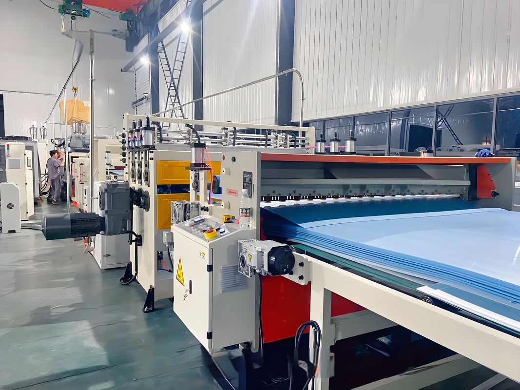 2200 / 2600 mm PP machine à grille creuse 150kw puissance PP ligne d'extrusion de carte creuse
