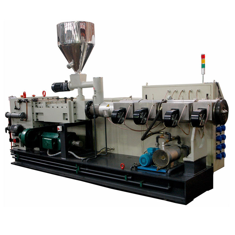 La grande machine de boudineuse à vis de double sortie pour le traitement en plastique 160kw PS130/28 a produit 1100kg/H